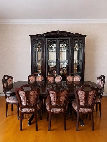 Klassik üslubda qonaq otağı dəsti Tərkibi: - Oval, geniş üst səthli