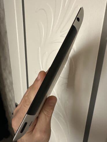 ipad 9 ikinci el: Tam işlək ipad 4 . Sağ yuxarı küncündə sınıq var. İşləməyinə problem — 10