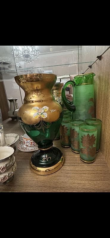 baccarat: Yaşıl rəngli, şüşə güldan, su qabı və altılı stəkan dəsti, istifadə — 1