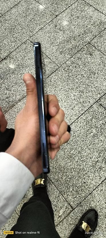 canon eos 7d: Smartfon – şüşəparıltılı tünd mavi/göy arxa panel, böyük kvadrat — 3