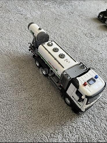 oyuncaq aparat: Uşaq oyuncaqları dəsti - 2 ədəd radioidarə olunan maşın: - Sarı — 6