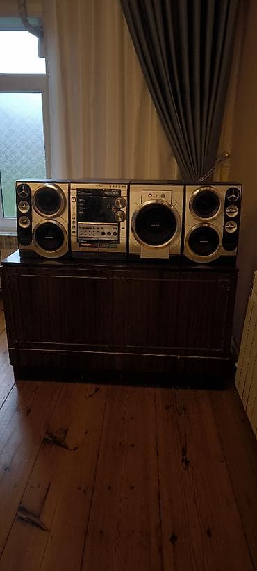 komputer monitoru: Samsung mini Hi-Fi musiqi sistemi - 4 bloklu konfiqurasiya: mərkəzi — 3