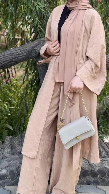 Toy paltarları və aksesuarları: Bej rəngli üçlü qadın dəsti: - Uzun, sərbəst kəsimli krep fakturalı — 2