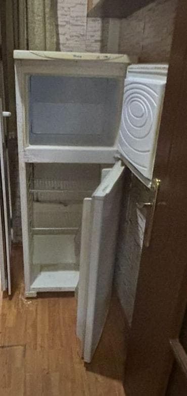 xaladelnik rezini: Soyuducu 100azn. Tam islekdir. H.Aslanov — 1