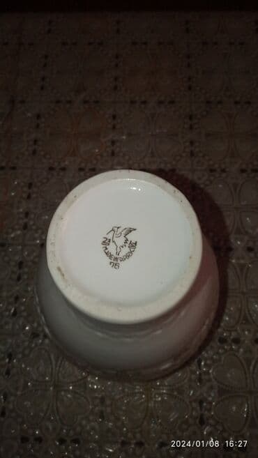 guldanda gul: Bir vaza, Farfor — 3