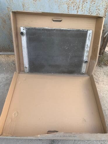 w202 radiator barmaqlığı: BMW E60 su radiatoru — 1
