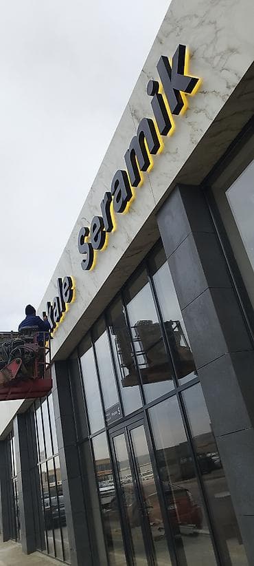 led reklam: Xidmət: Fasad üçün LED arxa işıqlı həcmli hərflər (reklam lövhəsi) — 2