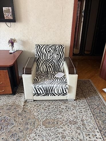 Zebra naxışlı Divan ve 2 kreslo. Ucude acilib yataq olur. 20 yanvara — 2