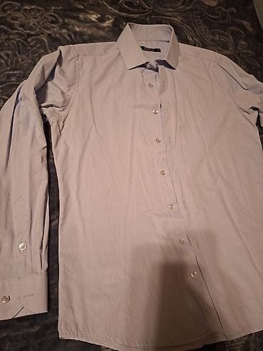 Рубашки: Razmer M Cəmi 2 dəfə geyinilib balaca olduğu üçün satılır Yaxşı — 2