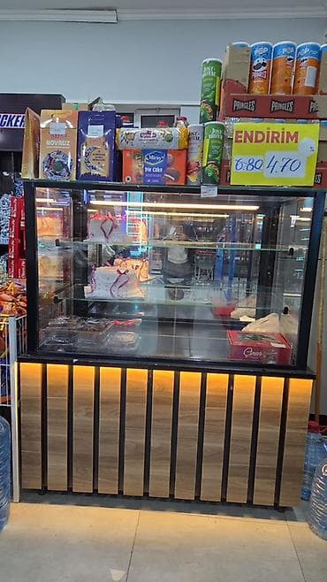 Şirniyyat vitrin soyuducusu - Şüşə vitrinli, üç səviyyəli rəf