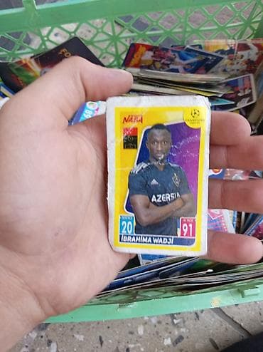 Salam illərdir yığdığım kartları satıram 5 minə yaxın kartım var real — 3