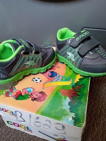 20 manata cixiram: Krossovka, Oğlan üçün, 21 — 4