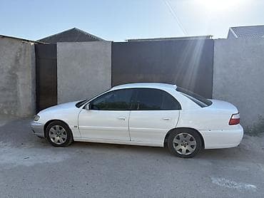 Opel Omega B sedan – 3 mator V6 mühərrik şəkildə göründüyü kimidir — 2