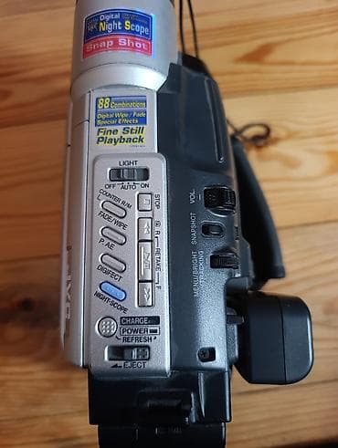 tərcümə foto: JVC digital videokamera 600X zoom (yaxınlaşdırma) rəngli ekran demək — 3