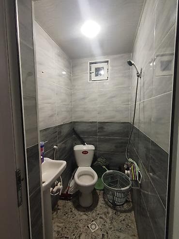 yevlax ev: 2otaq studio həyət evi. yola 30 metr məsafədə. qaz yoxdu. işıq su — 5