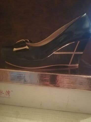 fitnes üçün qadın krosovkaları: Qadın ayaqqabıları 2 ci əl. Çox az istifadə olunub. Təzə kimi. Bir — 6