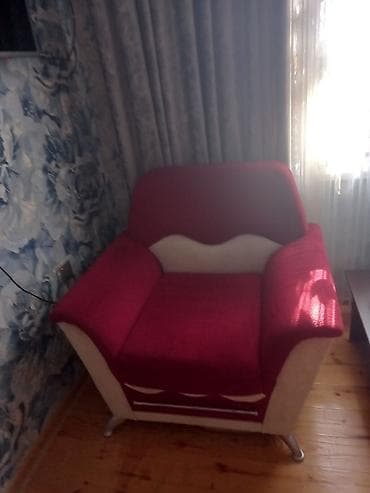 Мебель: Qırmızı-krem rəng çalarlarında yumşaq mebel dəsti - Tərkib: 3 — 3