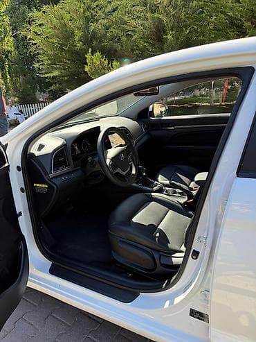 byd f3 2012: Hyundai Elantra: 1.6 l | 2018 il Sedan — 9