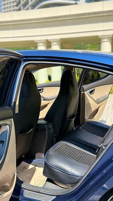 ikinci el tekerler: Hyundai Elantra, mavi rəngdə sedan. Xüsusiyyətlər: - Kuzov: sedan — 6