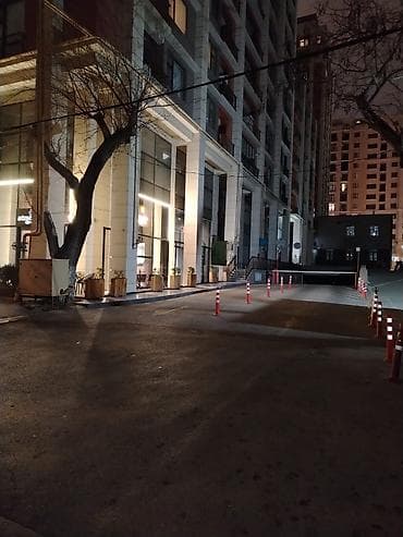 rustavis avto bazari: Qaraj premium binada yerləşir.Şərq bazarının arxasına düşür.Qiymətdə — 5