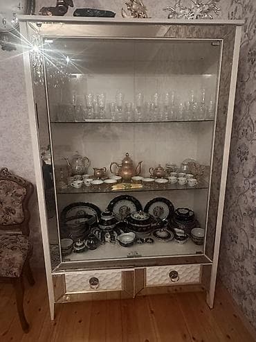 vitrin stend: Şüşəli dolab vitrini — 1