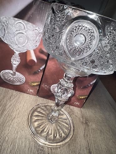 Kristal ayaqlı qend ve ya murebbe qabi (1 ədəd) - Material: şəffaf