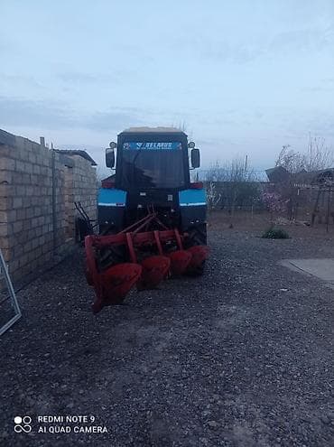 kia masin: Mavi rəngli Belarus traktoru, kənd təsərrüfatı işləri üçün universal — 3