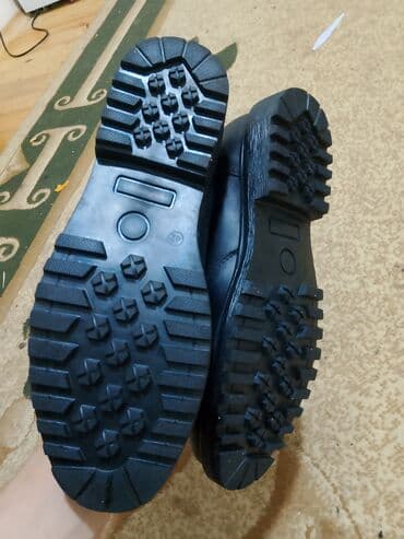 kişi botu: Qara dəridən klassik hərbi/taktiki üslubda bağlamaqlı botlar - — 3