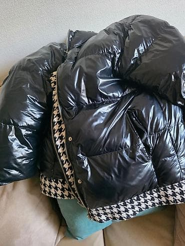 Qadınlar üçün ikiüzlü qış gödəkçəsi - Dizayn: Parlaq qara şişmə