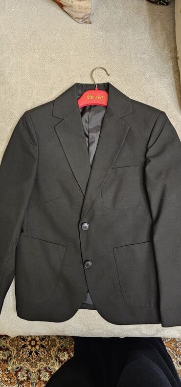 11,12 yaş uşaq üçün pencək.Britaniyadan gətiriblər,ölçüsü kiçik olduğu lalafo.az -da 11,12 yaş uşaq üçün pencək.Britaniyadan gətiriblər,ölçüsü kiçik olduğu