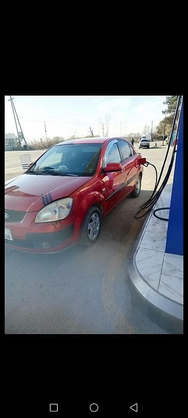 disk teker opel: Qırmızı rəngli kompakt sedan. Xüsusiyyətlər: - Kuzov: 4 qapılı sedan — 4