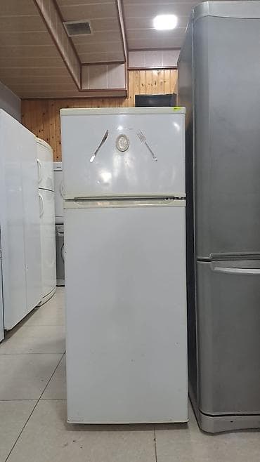 2 qapılı Candy Soyuducu Satılır, rəng - Ağ