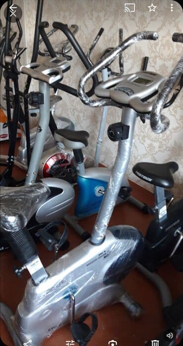 İdman zalı üçün bir neçə müxtəlif stasionar velosipedlər təklif
