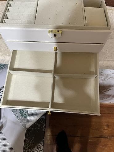 Ağ rəngli çoxşöbəli zinət əşyaları qutusu - Material: xarici hissə — 4