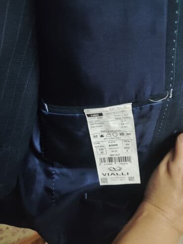 kişi ucun klassik qara kostyum: Kostyumlar — 4