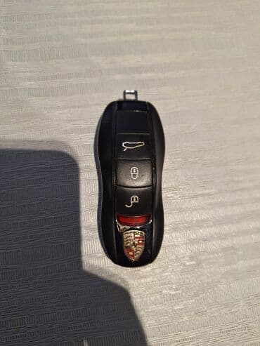 multi kar: Porsche avtomobilləri üçün nəzərdə tutulmuş bu qara rəngli açar pultu — 1