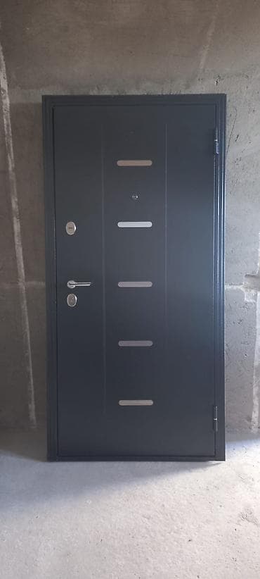 qapi ustu: Metal giriş qapısı - İkiüzlü dizayn: xarici tərəf tünd boz, müasir — 2