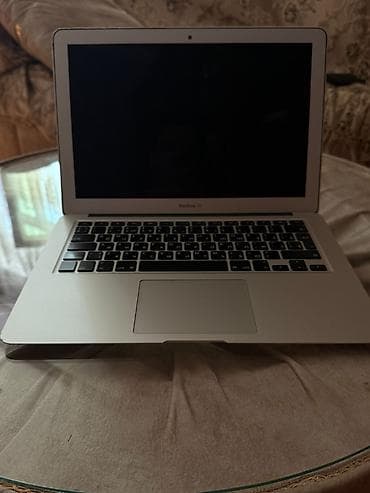 Apple MacBook: Macbook Air 2017 Yaddaş: 128 GB Ram: 8 GB Qrafik: İntel Hd Prossesor — 4