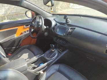 qadın üçün maşınlar: Kia Sportage: 2 l | 2011 il Ofrouder/SUV — 6