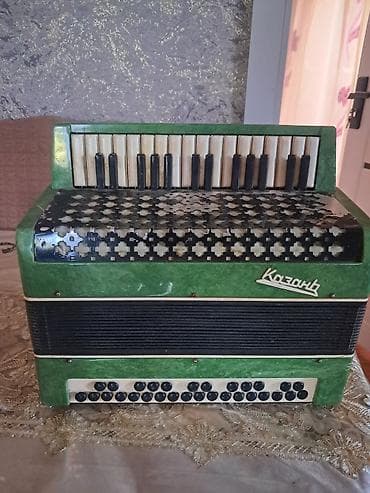 instrumenti: Məhsul: Kazan (Казань) markalı bayana qarmon Xüsusiyyətlər: - Korpus — 1