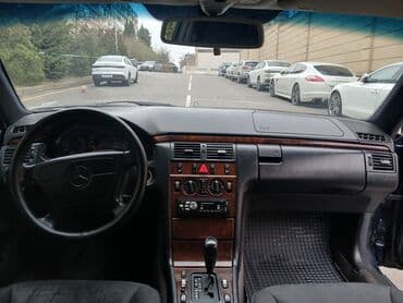 mercedes oluxanasi: Mercedes-Benz E 230: 2.3 l | 1997 il Sedan — 7