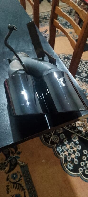 домкрат бмв: İkili egzoz ucu (double tip) – parlaq qara örtük, oval formalı — 1