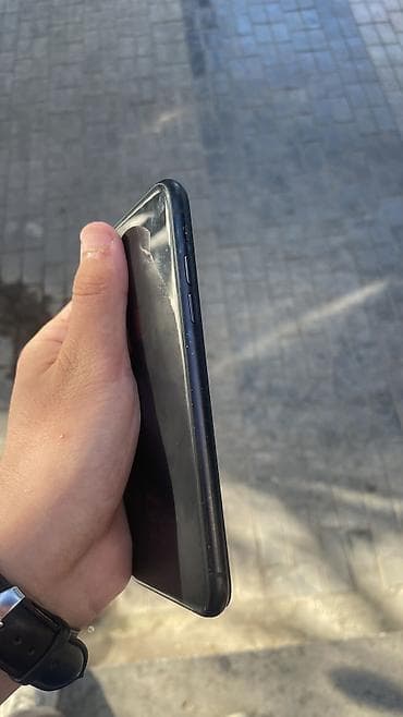 the order: IPhone Xr, 64 GB, Qara, Simsiz şarj, Face ID, Sənədlərlə — 3