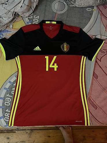 dini geyim: Belçika milli futbol komandasının rəsmi dizaynlı adidas forması — 1