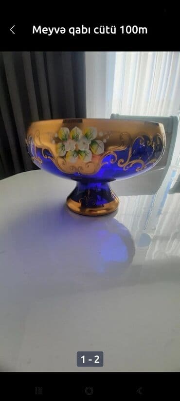 şuşə qab: Göylə mavi rəngdə və qızılı rəngli naxışlarla bəzədilmiş bu zərif — 2