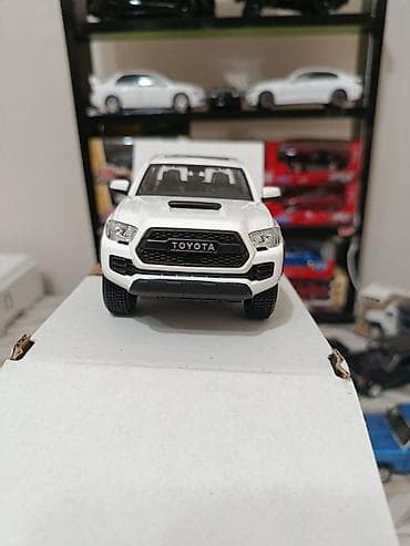 mini disk: Maisto Special Edition kolleksiyası – 1:27 miqyaslı 2023 Toyota Tacoma — 4