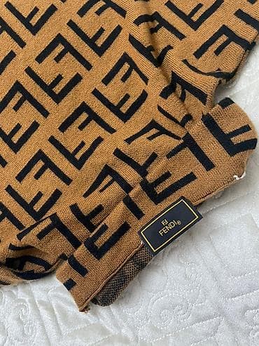 fendi canta: Fendi brendinə aiddir.Stamdartdır və streç materialdır.Yepyenidir — 4