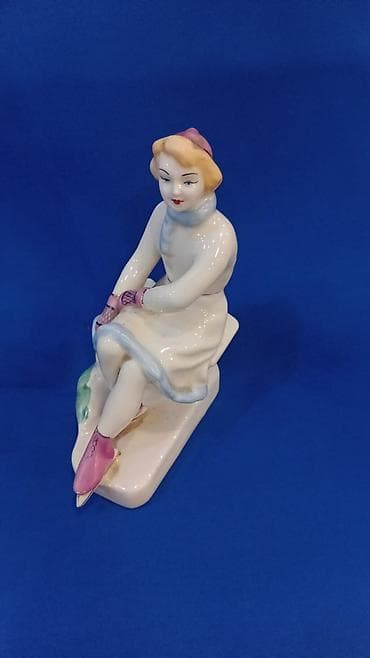 CD, DVD disklər və kassetlər: Antik əşyalar kolleksiyası – qarışıq lot Təsvir: - Bədii işləməli — 9