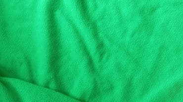 qar qiz paltari: Uşaq üçün yaşıl rəngdə kapüşonlu jaket. Xüsusiyyətlər: - Ölçü: 7 yaş — 5