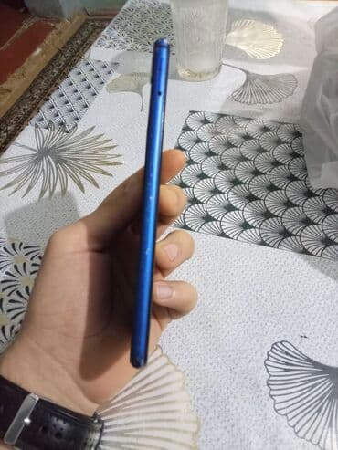 Fly: Mavi rəngli smartfon Xüsusiyyətlər: - Korpus: mavi, nazik yan — 3